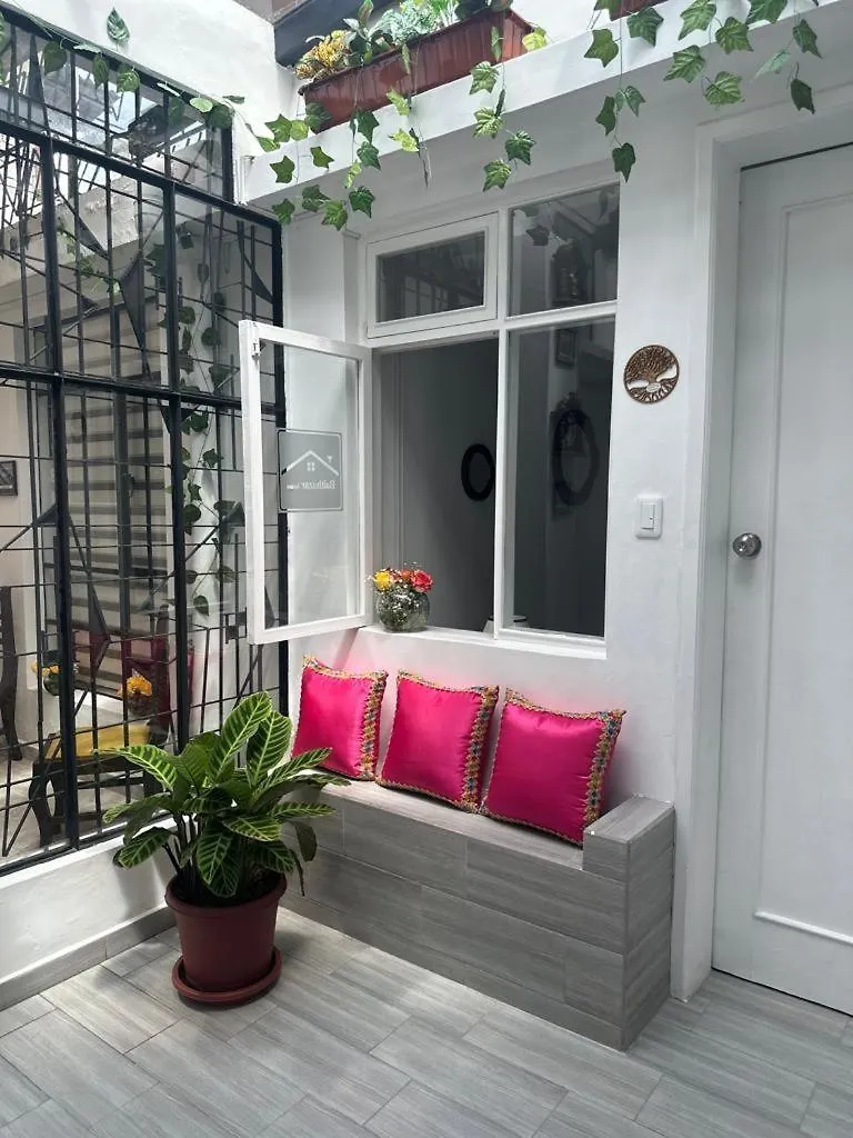 Casa Balthazar Hostel キト